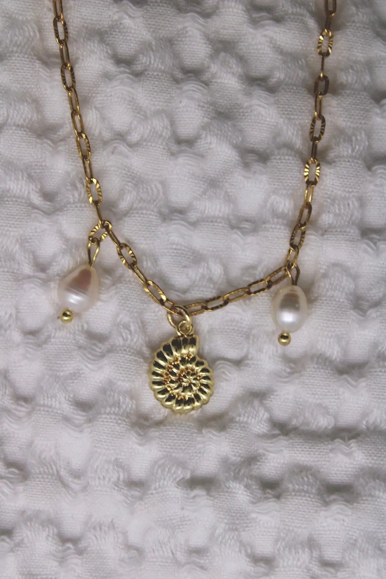Dainty Shell Charm Cositasbella Jewelry